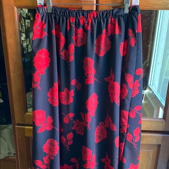 Y2K Elisabeth Black With Red Roses  Midi Skirt - Picture 1 of 9